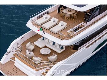 FERRETTI YACHTS INFYNITO 90