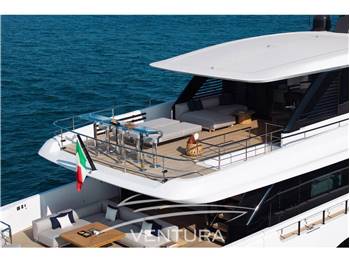 FERRETTI YACHTS INFYNITO 90