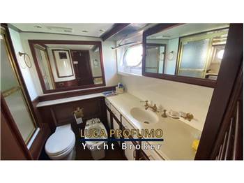 Hatteras 70 MY