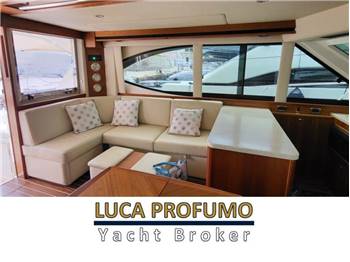 Riviera Marine BF 45 Flybridge