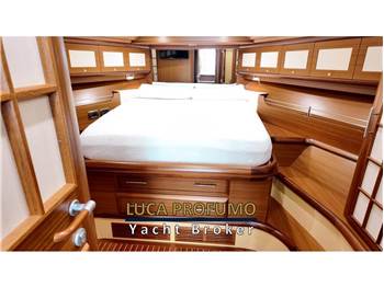 Mochi Craft 51 Dolphin