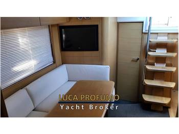 Princess Yachts V48
