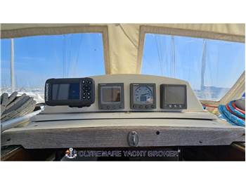 OYSTER MARINE OYSTER 37