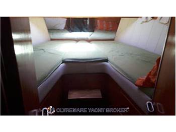 FERRETTI ALTURA 42.2