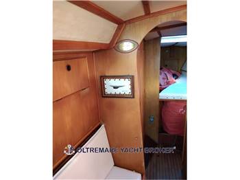 OYSTER MARINE OYSTER 37