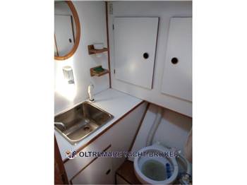 OYSTER MARINE OYSTER 37