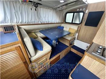 Bertram 28 fly