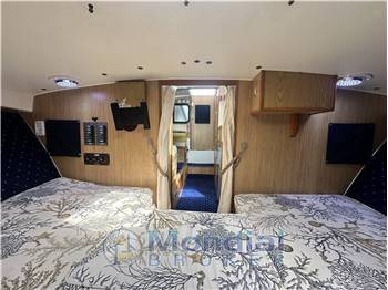 Bertram 28 fly