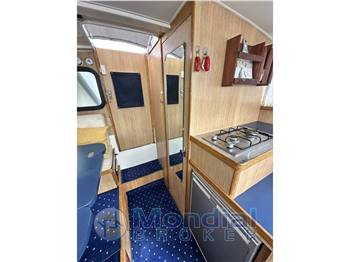 Bertram 28 fly