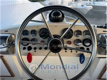 Bertram 28 fly