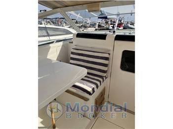 Bertram 28 Moppie