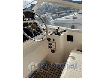 Bertram 28 Moppie