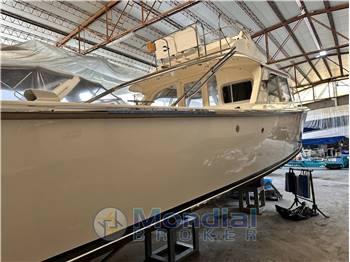 Bertram 31 flybridge Cruiser