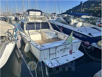 Bertram 31 flybridge Cruiser