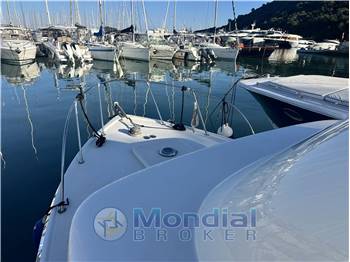 Bertram 31 flybridge Cruiser