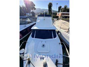 Bertram 31 flybridge Cruiser