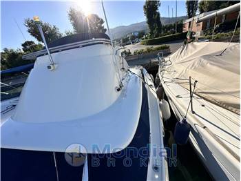 Bertram 31 flybridge Cruiser
