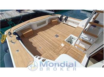 Viking 62 Enclosed Bridge