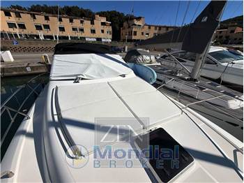 Uniesse 42