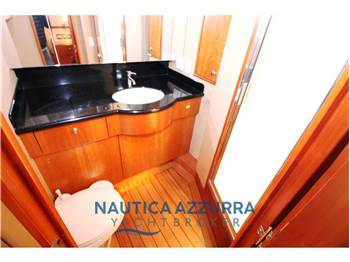 HATTERAS 68 CONVERTIBLE