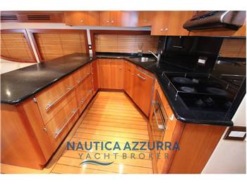 HATTERAS 68 CONVERTIBLE