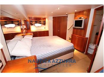 HATTERAS 68 CONVERTIBLE