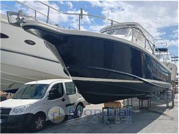 Cayman 30 Walk Around