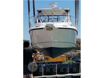 Boston Whaler Conquest 305