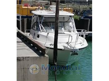 Boston Whaler Conquest 305
