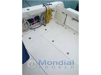 Boston Whaler Conquest 305