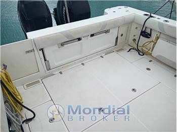 Boston Whaler Conquest 305