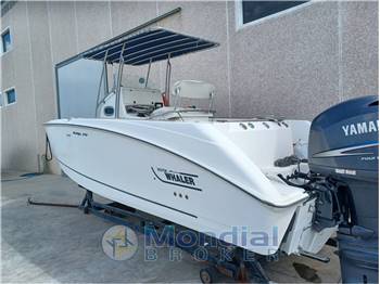 Boston Whaler Outrage 240