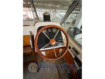 Boston Whaler REVENGE 21
