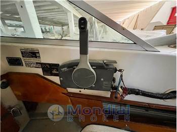 Boston Whaler REVENGE 21