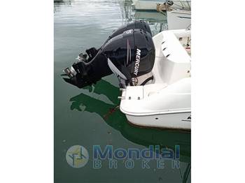 Boston Whaler Outrage 320