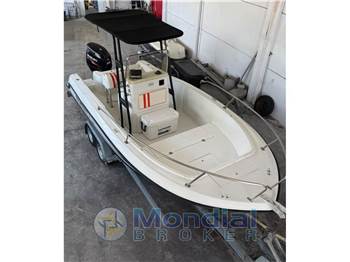 Four Winns Boats QUEST 207 CC
