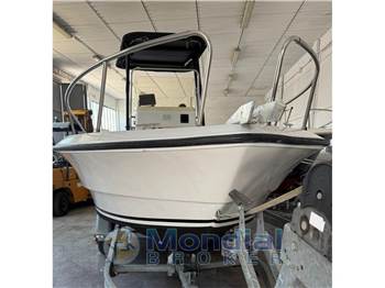 Four Winns Boats QUEST 207 CC