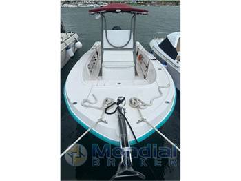 Mako Marine Mako 221 CC