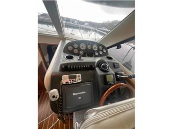 Riviera Marine 33 Flybridge