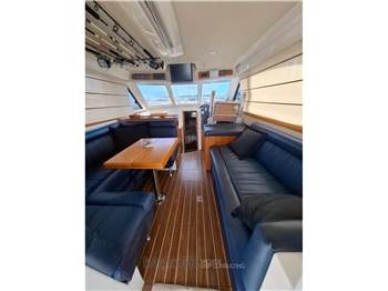 Riviera Marine 33 Flybridge