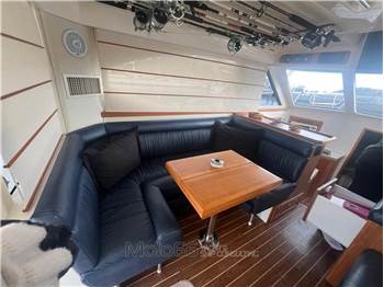 Riviera Marine 33 Flybridge