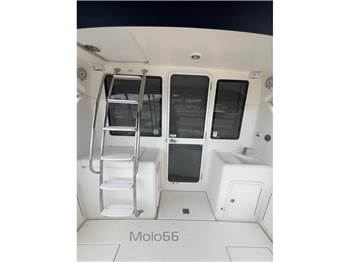 Riviera Marine 33 Flybridge