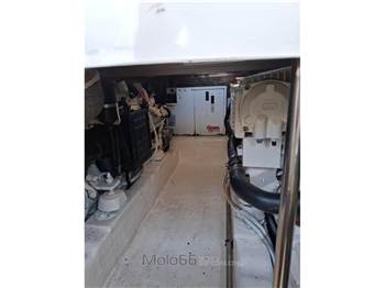 Riviera Marine 33 Flybridge