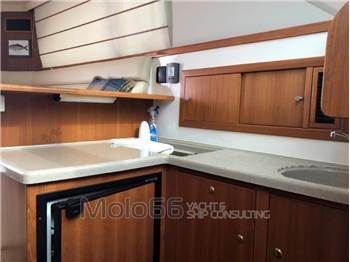 Riviera Marine 37 Flybridge