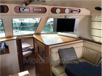 Riviera Marine 37 Flybridge