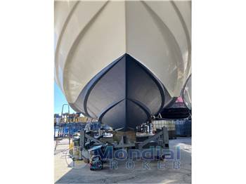 REGAL MARINE 2760 COMMODORE 2860