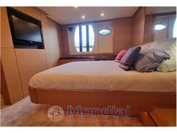 Pershing 64