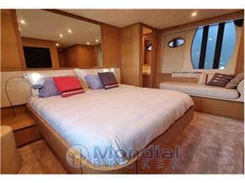 Pershing 64