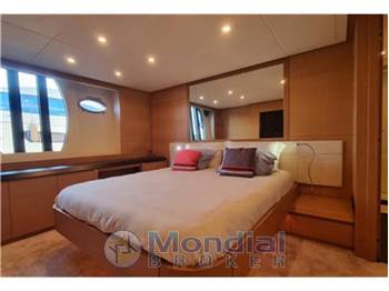 Pershing 64