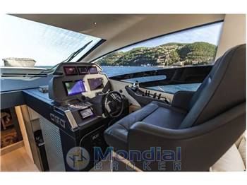 Pershing 70